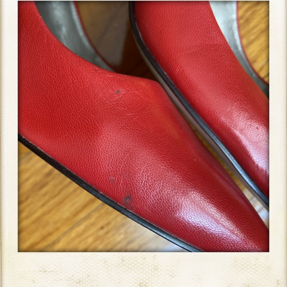 Red pumps - Picture 2 of 5